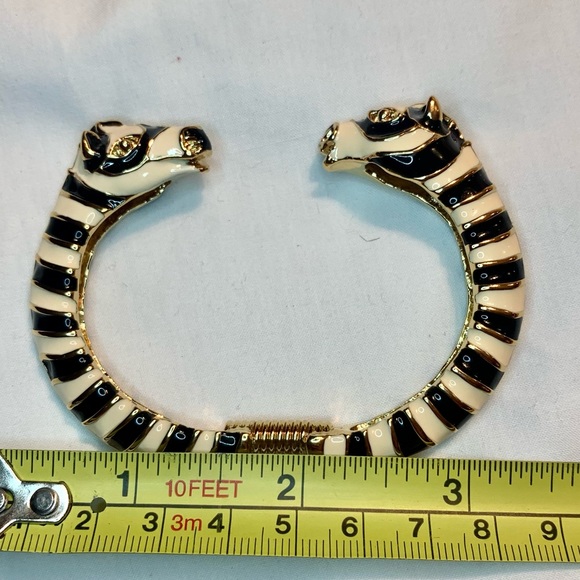 Kenneth Jay Lane Vintage Zebra bangle bracelet - NEW - Black and white enamel - Picture 7 of 17